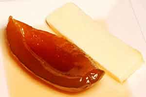 Mamón en almibar con queso